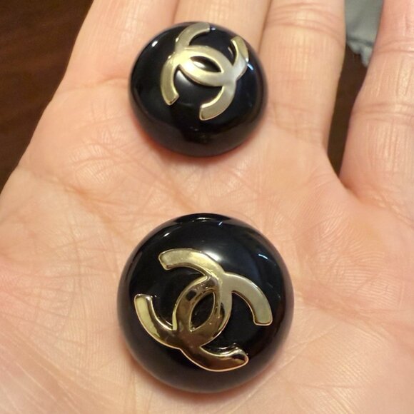 Authentic CHANEL Earrings Black Gold Made in France Authenticated Like New - Picture 9 of 9
